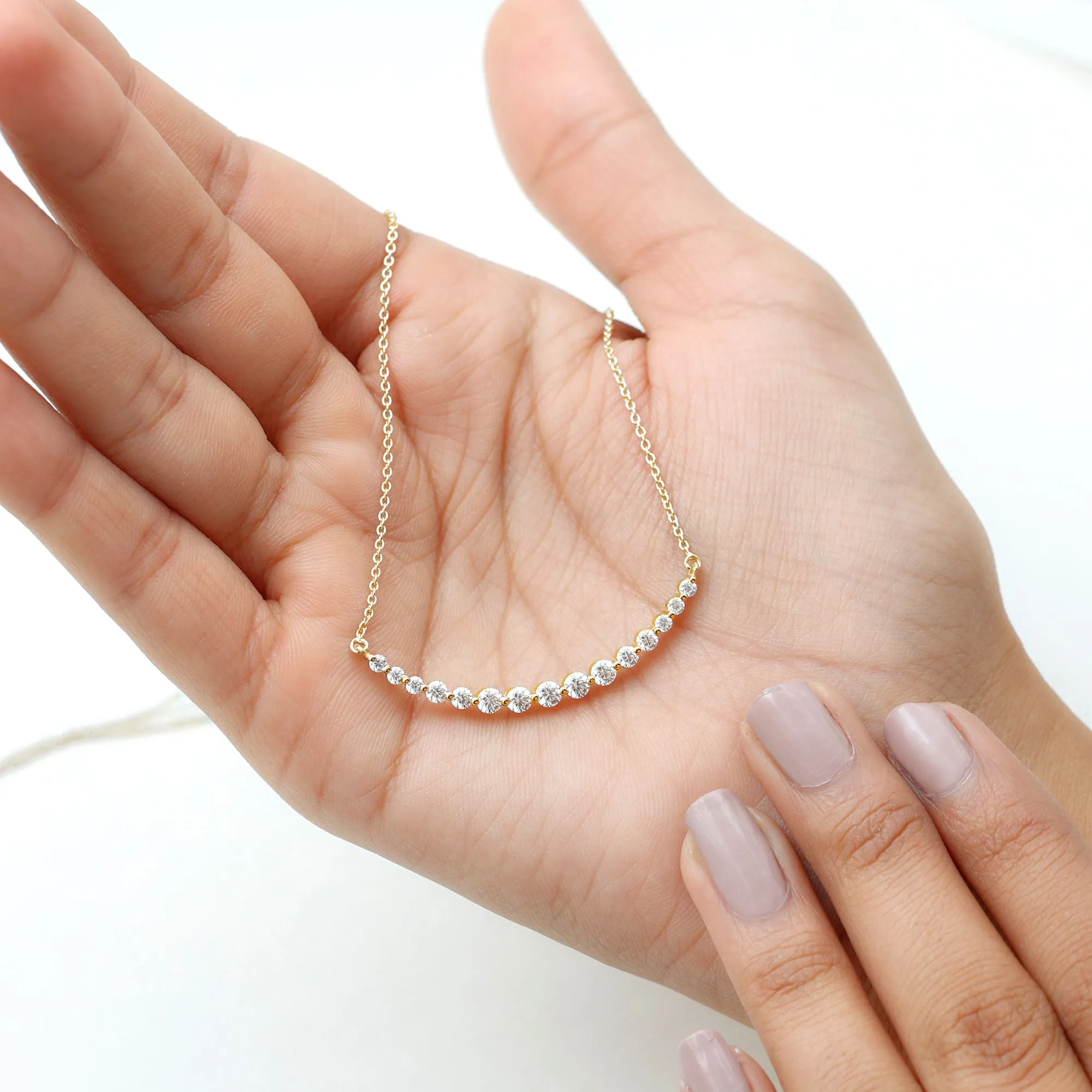 1 CT Elegant Zircon Curved Necklace in Gold