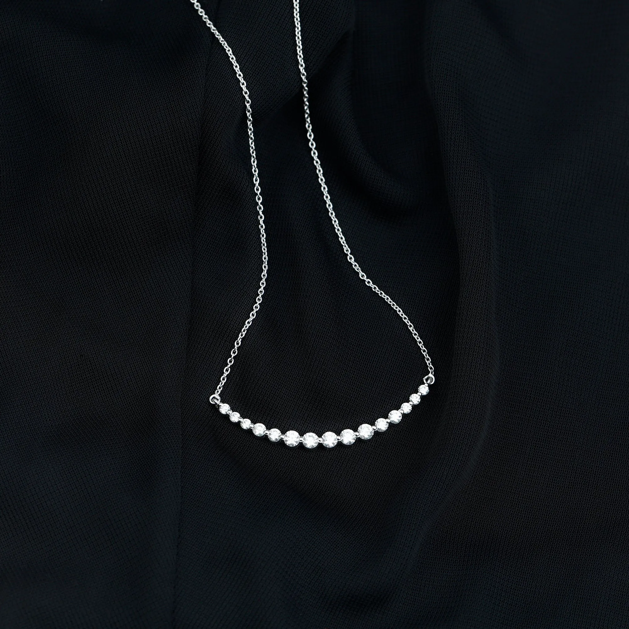 1 CT Elegant Zircon Curved Necklace in Gold