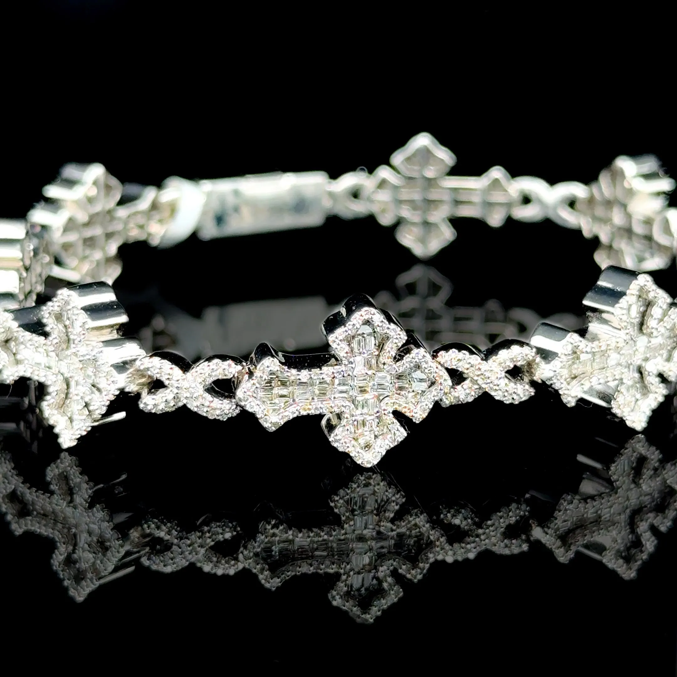 10K White Gold Diamond Cross Bracelet (2.88ct, 8-inch)