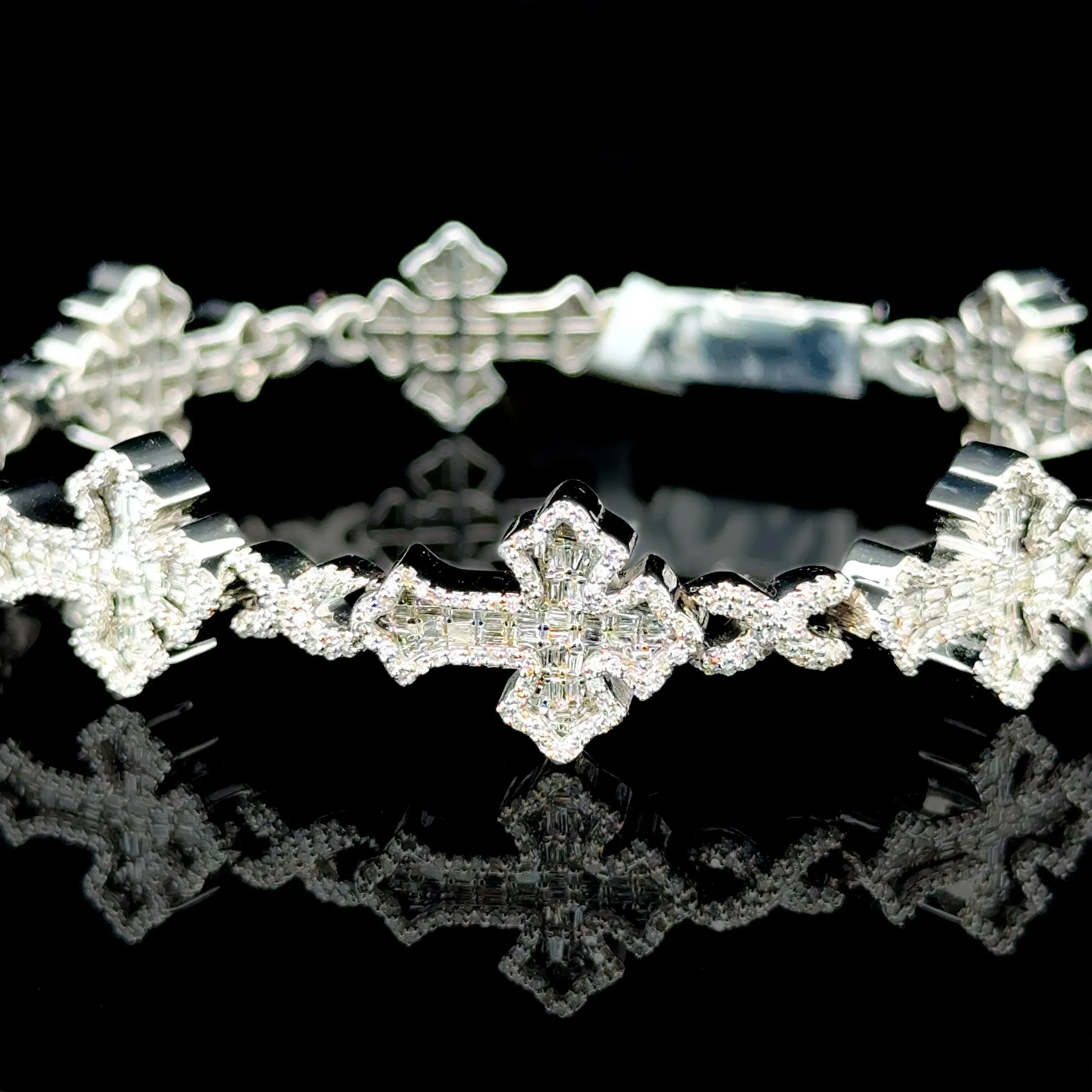 10K White Gold Diamond Cross Bracelet (2.88ct, 8-inch)