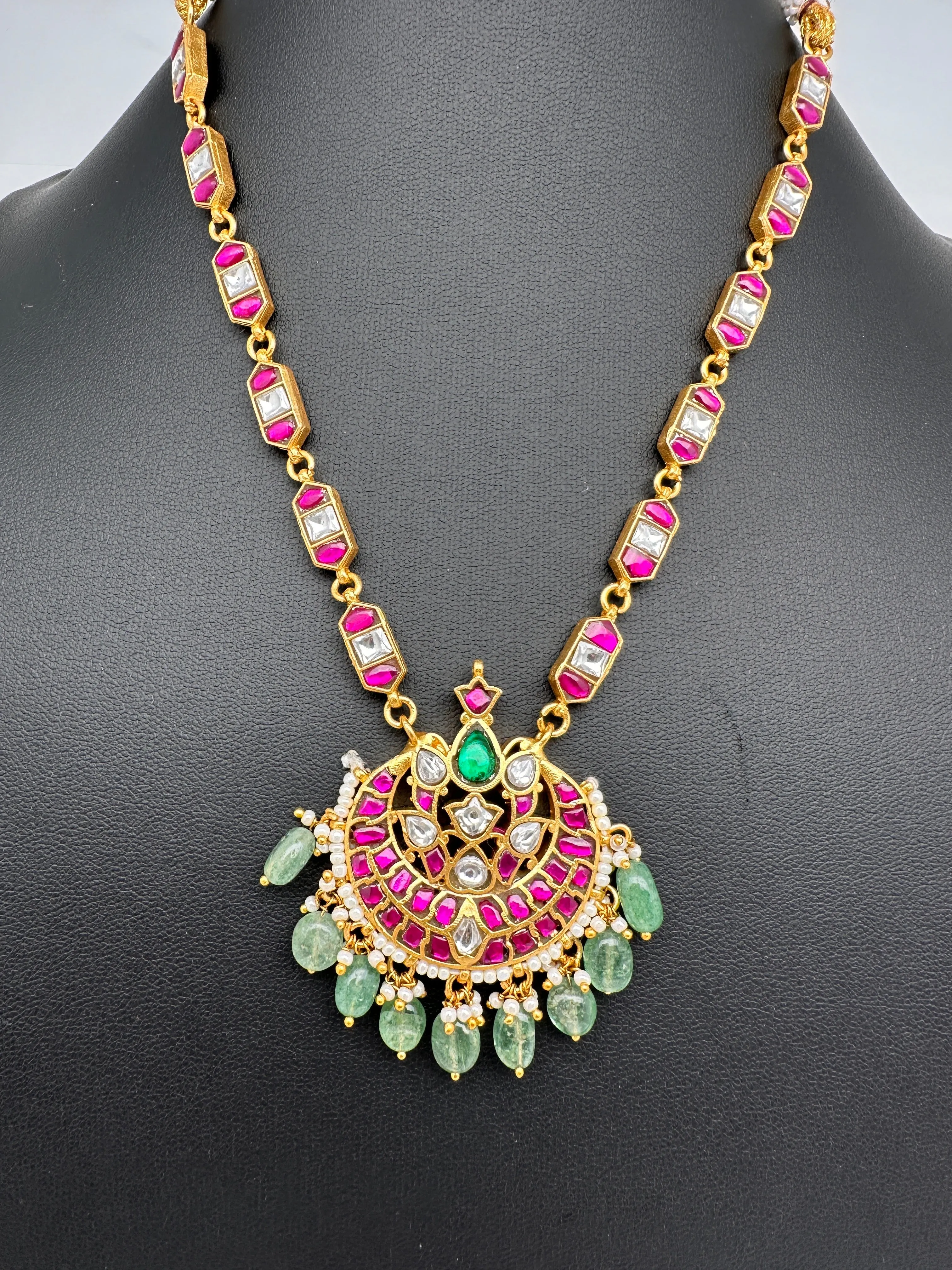 Jadau Kundan Emerald Beads Dainty Necklace