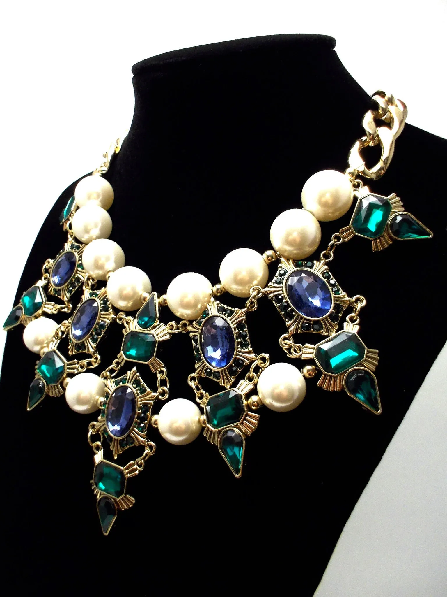 Luxe Chunky Pearl & Deco Jeweled Statement Necklace- Emerald & Sapphire