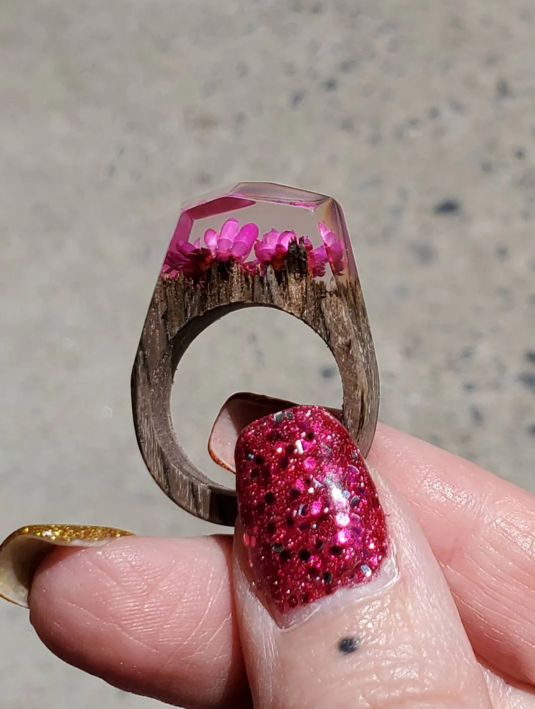 Magical Wood Enchanted Resin Ring  * . 8 Scenes: Ocean | Blue Sky Mountain | City Skyline | Hot Pink, Light Pink, Red & Yellow Floral!