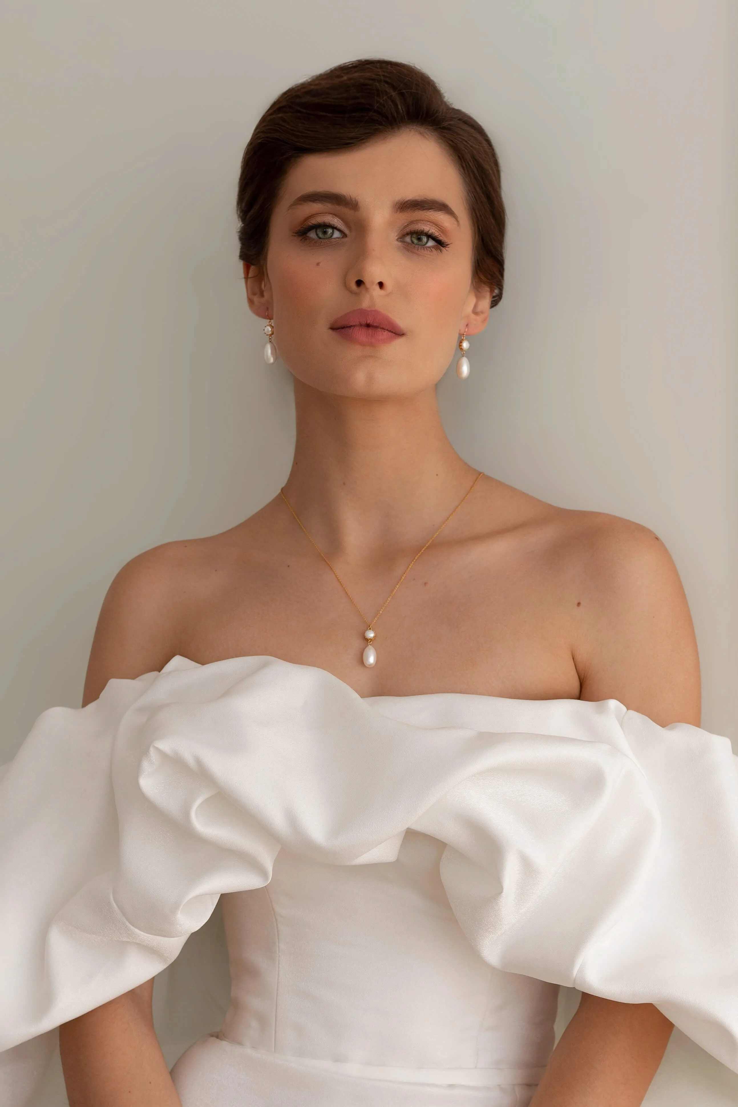 Mira Pearl Earrings