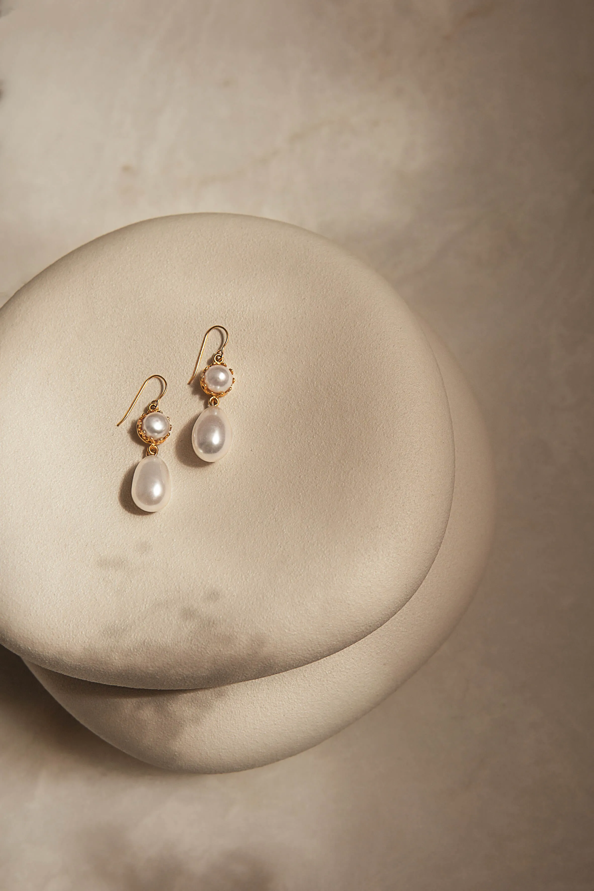 Mira Pearl Earrings