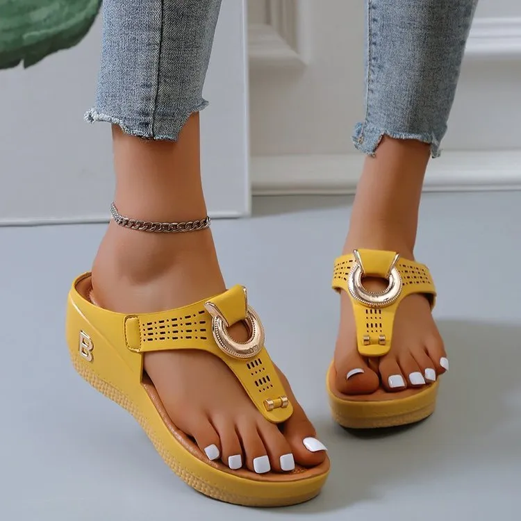 Thong Sandals with Ring Detail