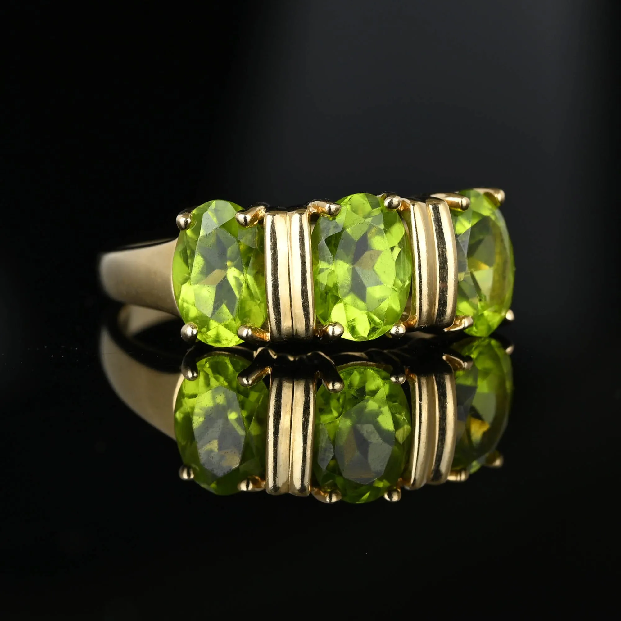 Vintage 14K Gold Three Stone Peridot Ring Band