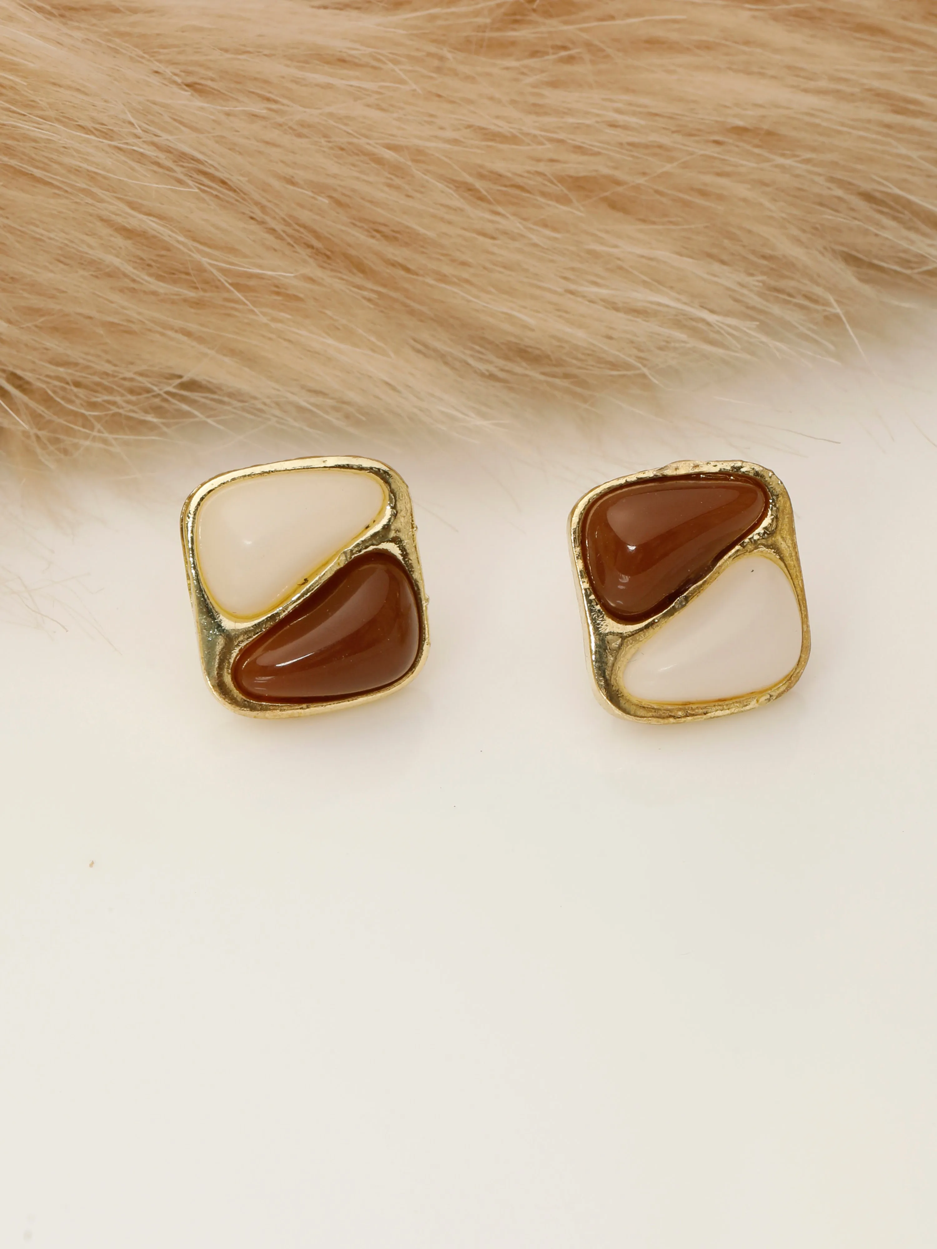 White-coral stones